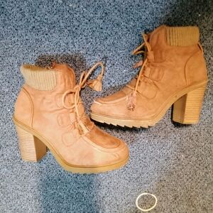 Size 6 Platform Tan Heeled Boots Chunky Heel Lace-Up Design Side Zip Boho Y2k